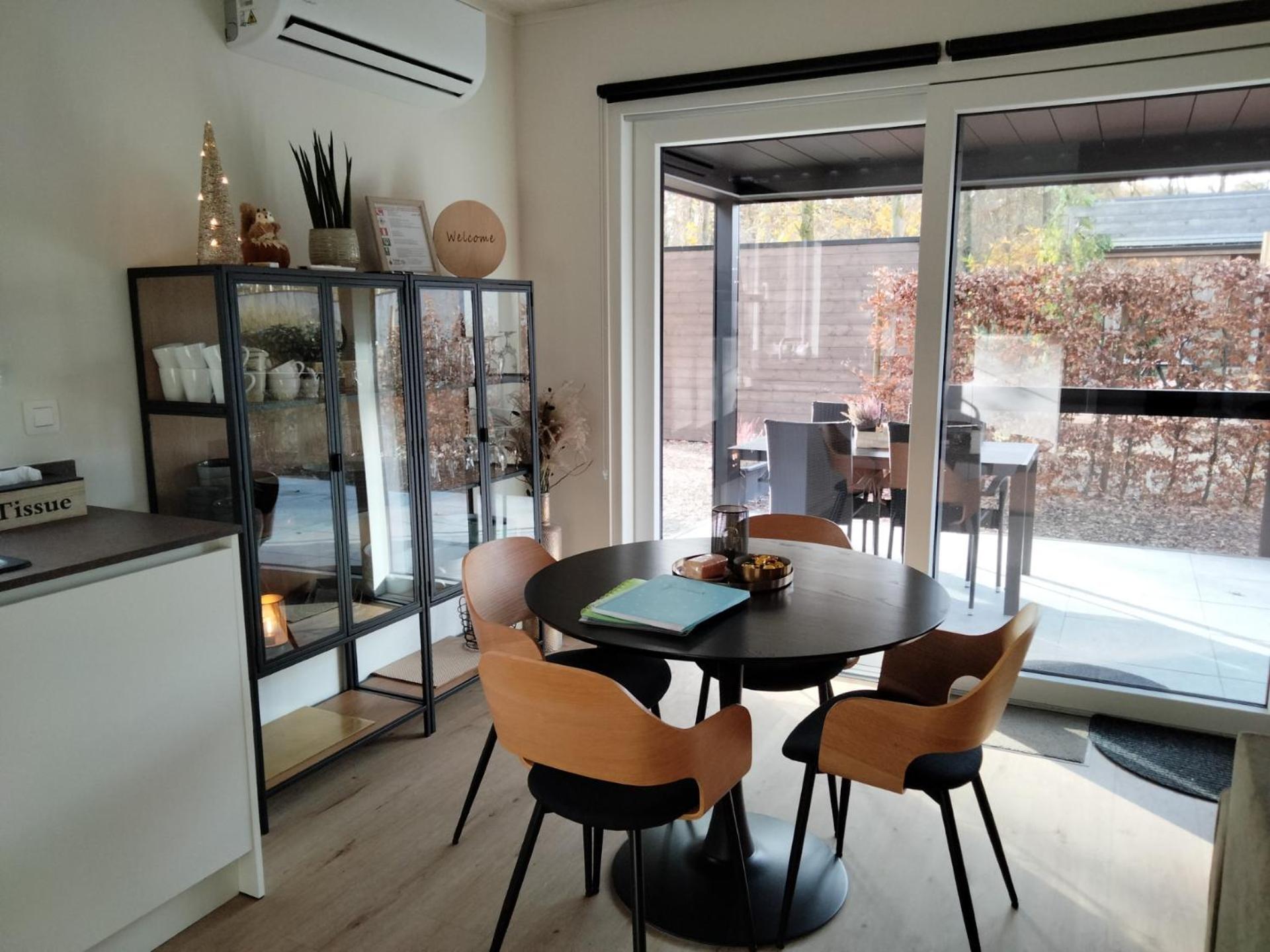 Theressa - Free Wifi En Netflix Zutendaal Exterior foto